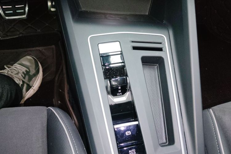 大众 高尔夫 2023款 改款 280TSI DSG R-Line Lite中控内饰18