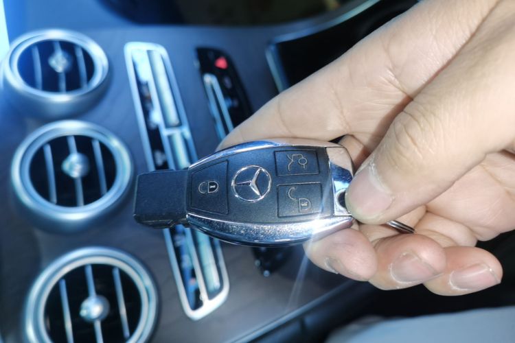 奔驰GLC 2019款 GLC 300 L 4MATIC 动感型中控内饰7001