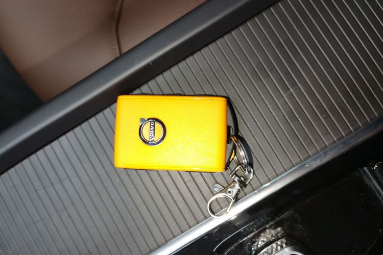 沃尔沃XC60 2025款 B5 四驱智逸豪华版中控内饰7001