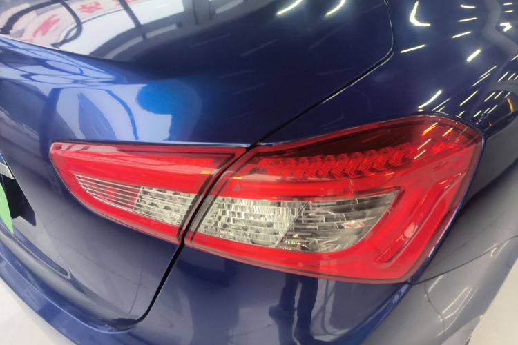 玛莎拉蒂 Ghibli 2014款 3.0T 标准版车身外观9