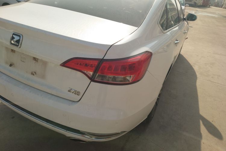 众泰Z700 2016款 1.8T DCT典雅型车身外观9