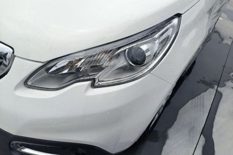 标致2008 2014款 1.6L 自动时尚版局部细节36