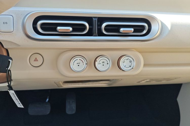 五菱汽车 宏光MINIEV 2024款 第三代 215km 青春版局部细节16