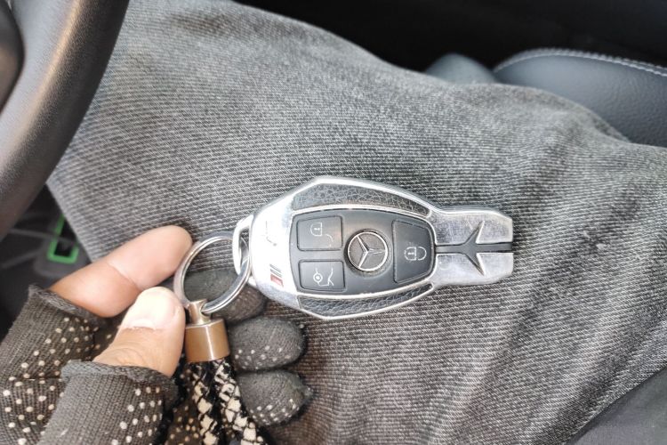 奔驰C级 2018款 C 180 L 时尚型运动版中控内饰11