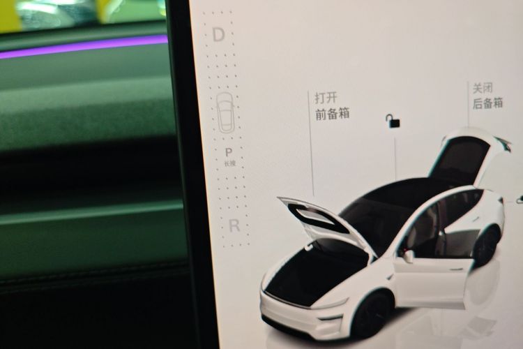 特斯拉 Model Y 2025款 后轮驱动版中控内饰18