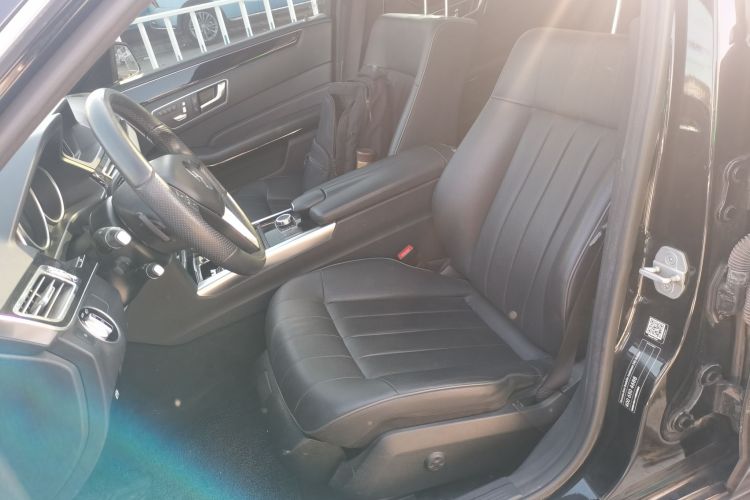 奔驰E级 2015款 改款 E 260 L 运动型中控内饰19