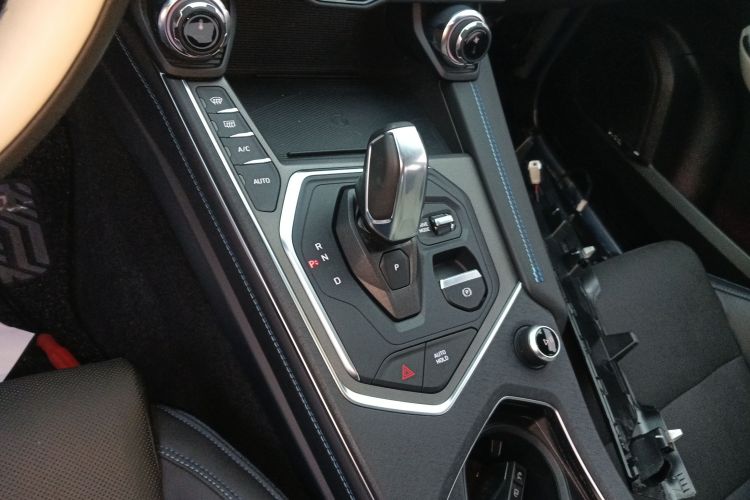 领克01 2021款 2.0TD 两驱耀Pro中控内饰18