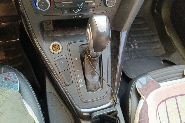 福特 福克斯 2015款 三厢 EcoBoost 125 自动超能风尚型中控内饰18