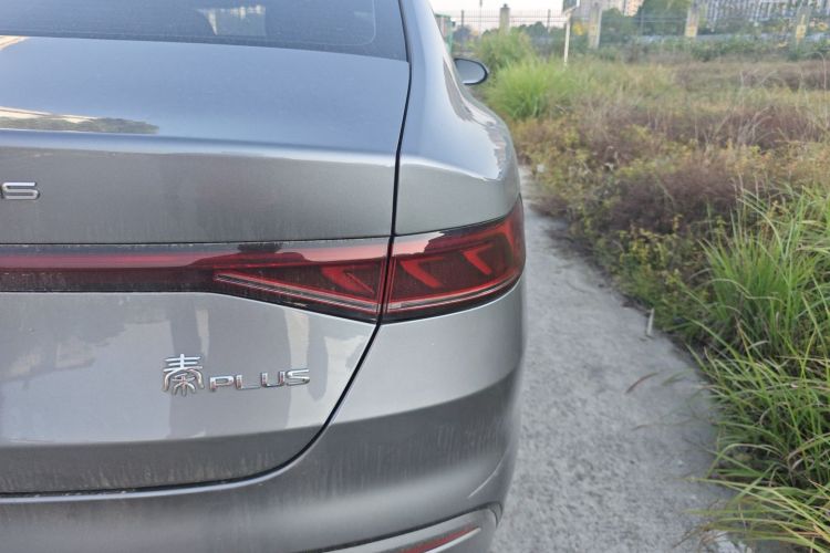 比亚迪 秦PLUS 2024款 荣耀版 EV 420KM领先型车身外观9