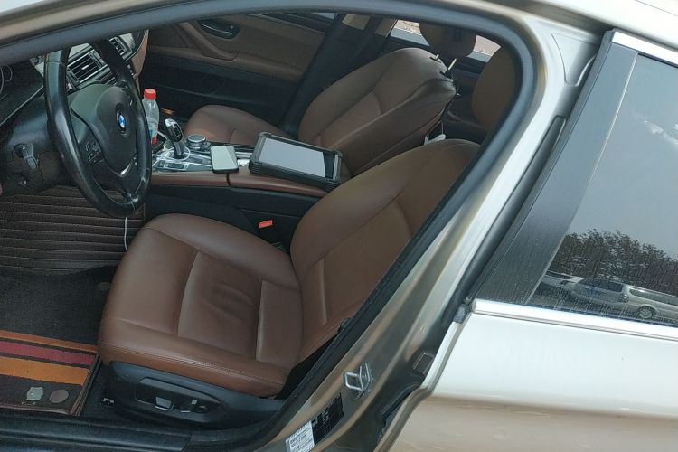 宝马5系 2017款 528Li 领先型中控内饰19