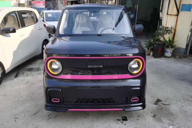 吉利银河 2025款 210km 熊猫卡丁车身外观2