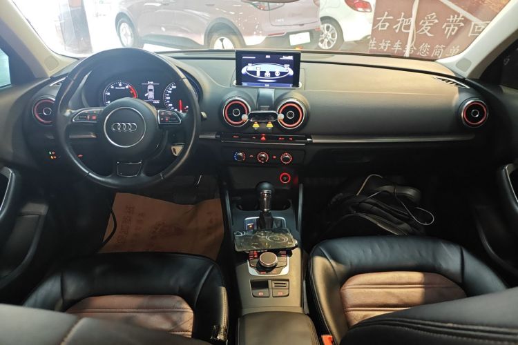 奥迪A3 2015款 Sportback 35 TFSI 百万纪念智领型中控内饰12