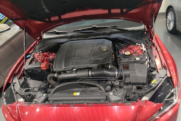 捷豹XEL 2019款 2.0T 200PS 尊享版机舱底盘24