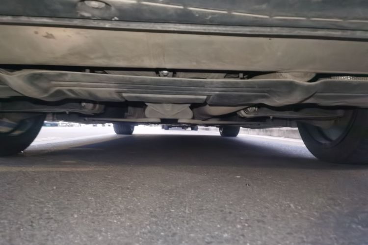 宝马7系 2019款 改款 740Li 尊享型 M运动套装局部细节9009