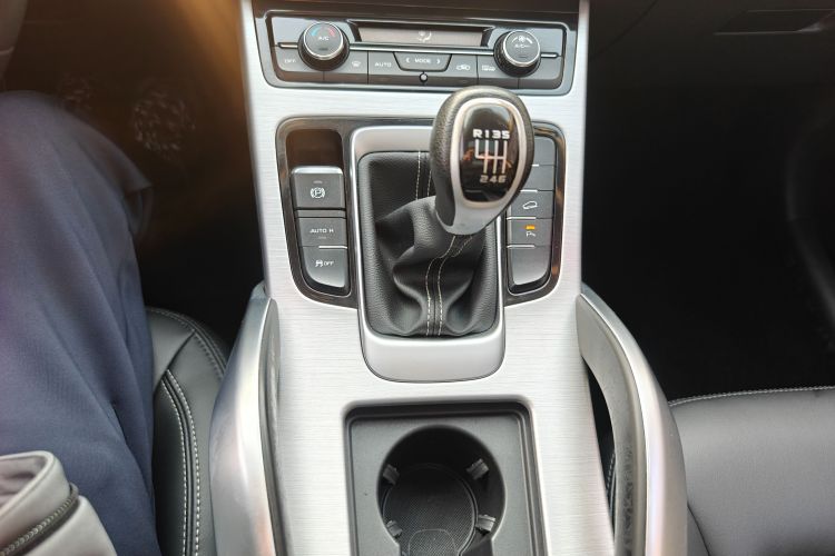 吉利汽车 博越 2016款 2.0L 手动智联型中控内饰18