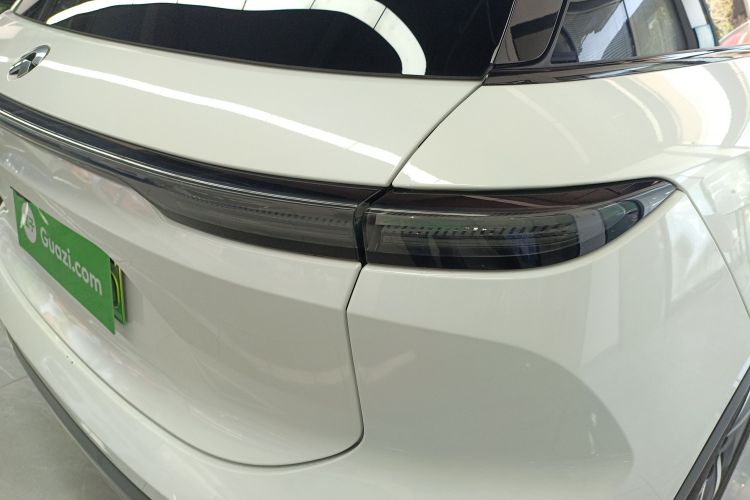 蔚来ES6 2023款 75kWh车身外观9