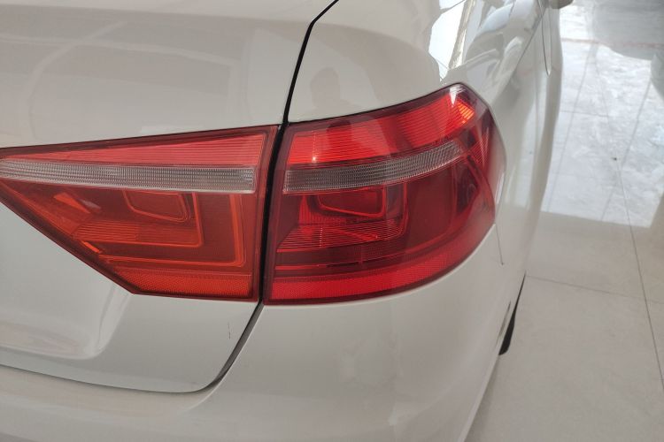 大众 朗逸 2013款 改款 1.4TSI DSG舒适版车身外观9