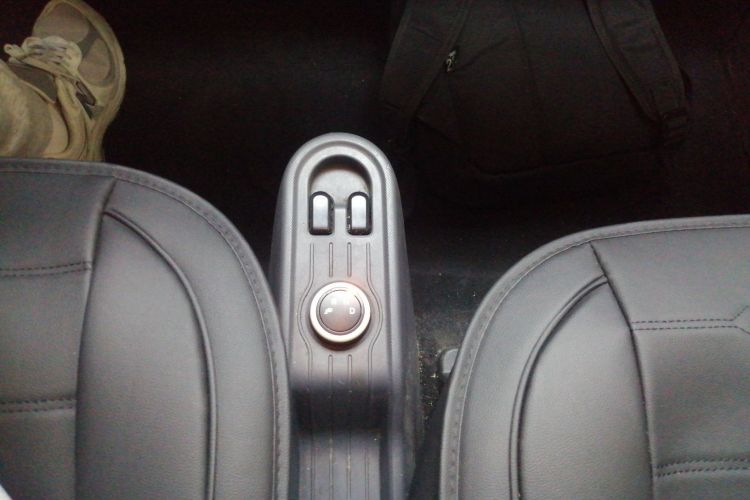 五菱汽车 宏光MINIEV 2022款 马卡龙臻享款 磷酸铁锂中控内饰18