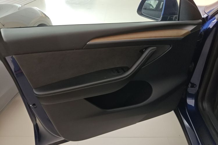 特斯拉 Model Y 2022款 Performance高性能全轮驱动版中控内饰47