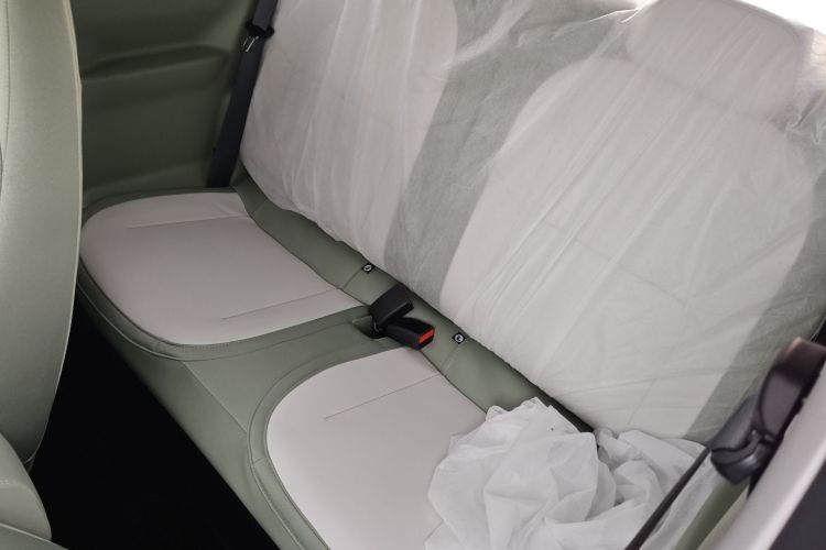 吉利银河 2025款 210km 熊猫骑士中控内饰21