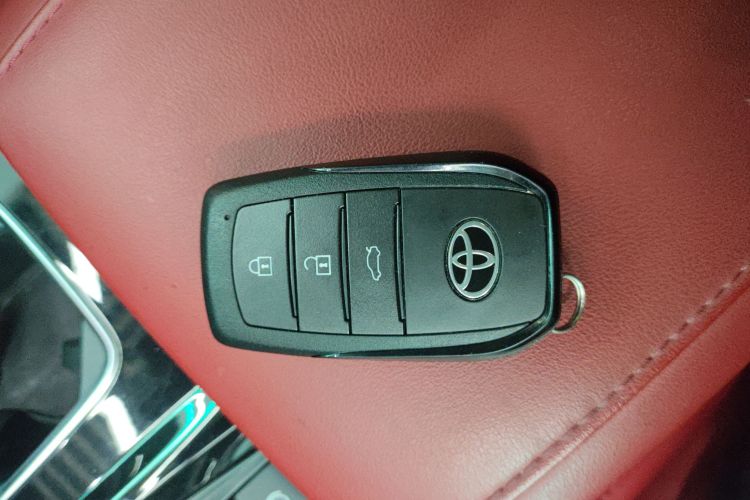 丰田 凯美瑞 2024款 双擎 2.0HXS 运动Plus版中控内饰7001