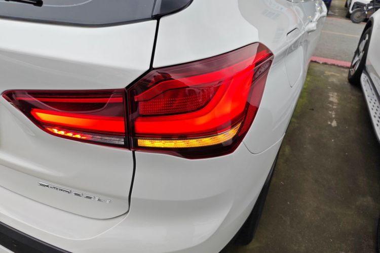 宝马X1 2021款 改款 sDrive25Li 领先型车身外观9