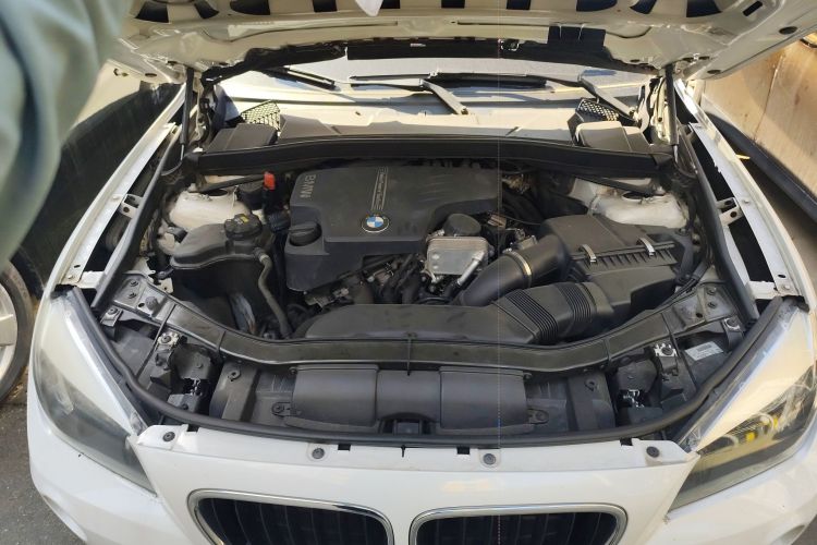 宝马X1 2015款 sDrive18i 时尚晋级版机舱底盘24