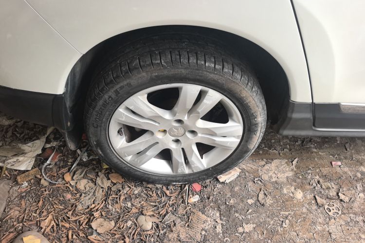 标致3008 2013款 1.6THP 自动至尚版车身外观6006