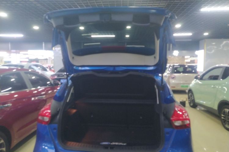 福特 福克斯 2020款 两厢经典 1.5L 自动风尚型机舱底盘23