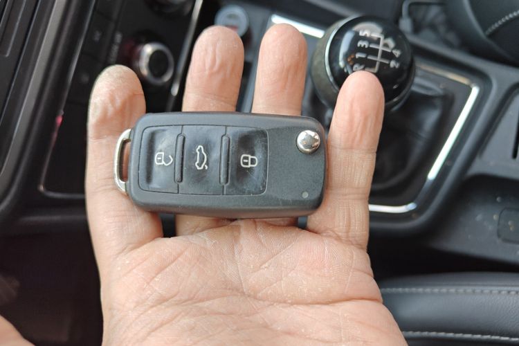 大众 朗逸 2017款 1.6L 手动舒适版中控内饰11