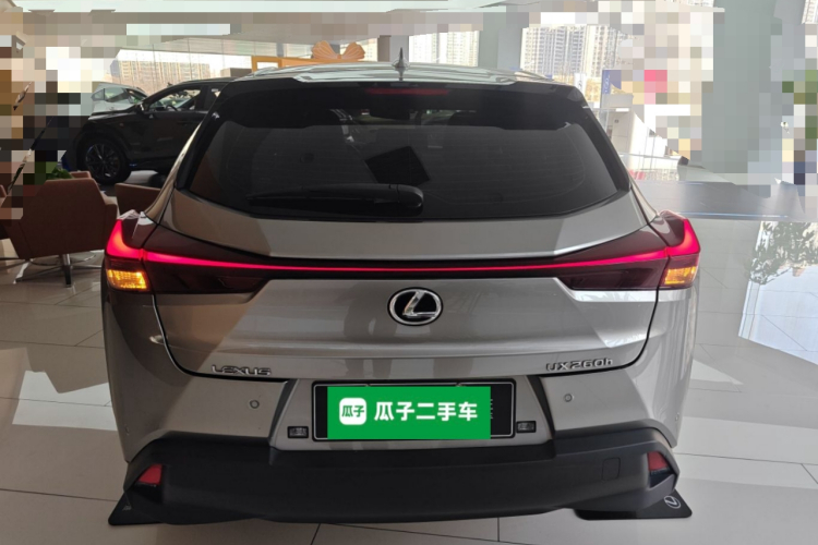 雷克萨斯UX 2022款 260h 探·趣版车身外观6004