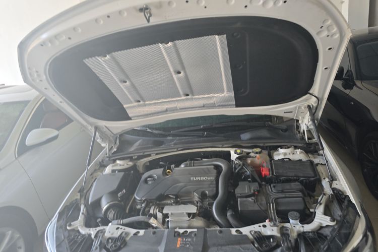 别克 君威 2024款 25T 超享版机舱底盘24