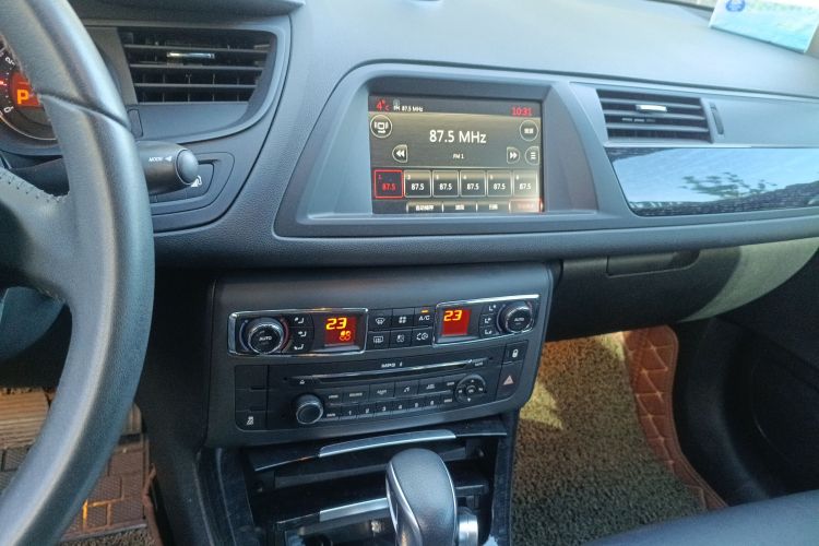 雪铁龙C5 2014款 2.0L 自动尊享型中控内饰16