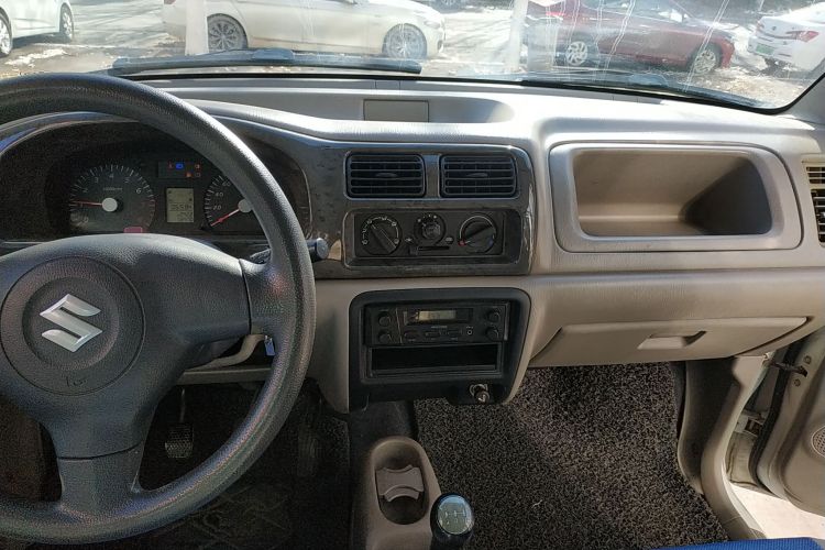 铃木 北斗星 2013款 创业版 1.0L 手动经济型局部细节16