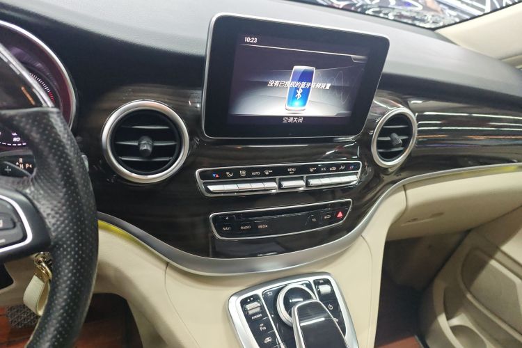 奔驰V级 2018款 V 260 领航版 国VI局部细节16