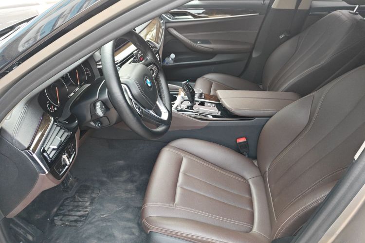 宝马5系 2019款 改款 525Li 豪华套装中控内饰19