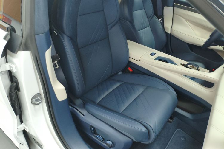 极氪001 2025款 WE版 100kWh 后驱局部细节41