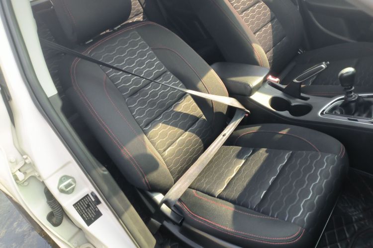 猎豹汽车 猎豹CS10 2016款 2.0T 手动新锐型局部细节41