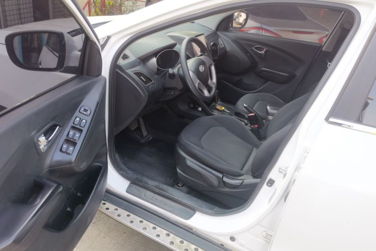 北京现代ix35 2015款 2.0L 自动两驱舒适型 国V中控内饰20