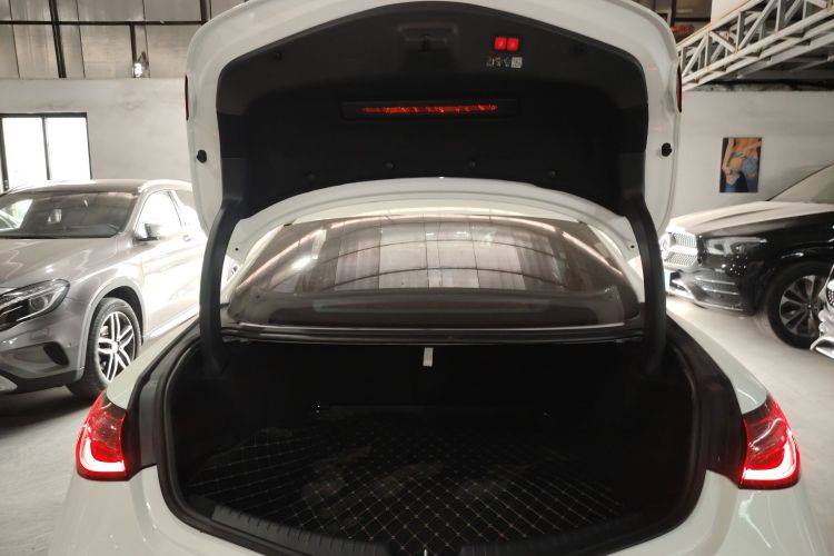 奔驰CLE 2024款 CLE 300 4MATIC 动感型轿跑车局部细节23