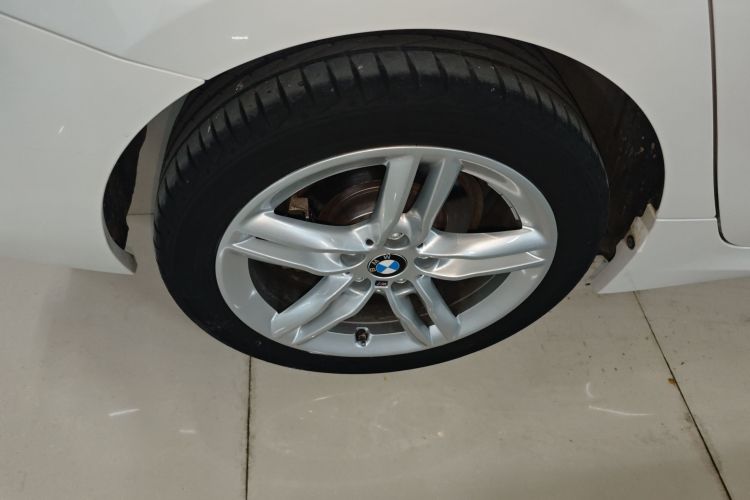 宝马1系 2021款 120i M运动曜夜版车身外观6008