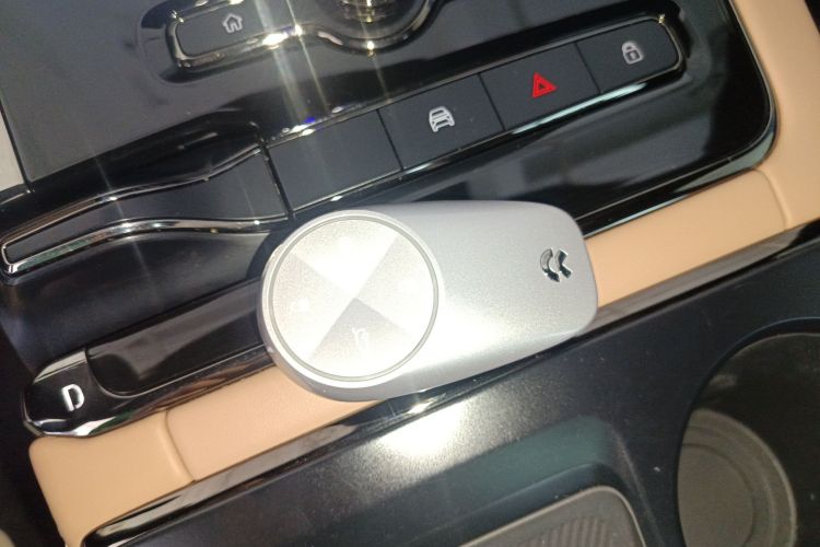 蔚来ES8 2022款 75kWh 六座版中控内饰11