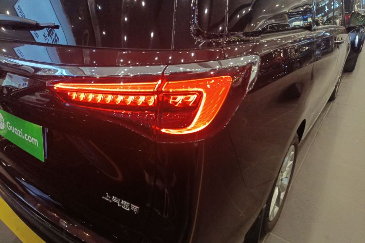 别克GL8 2022款 Avenir艾维亚 六座贤礼版车身外观6006