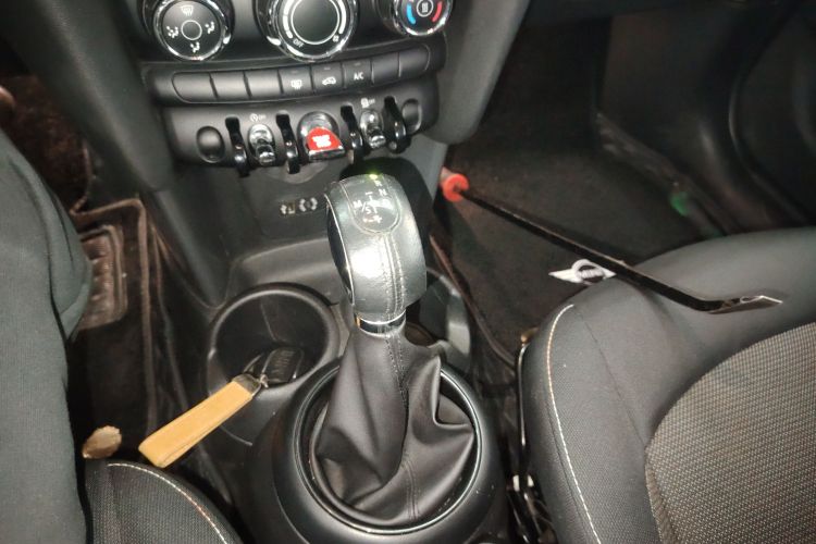 MINI 2015款 1.2T ONE 五门版局部细节18