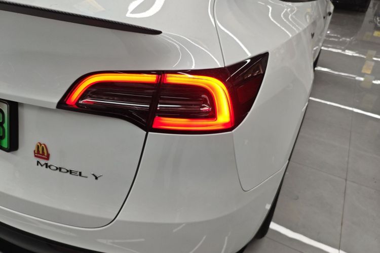 特斯拉 Model Y 2024款 后轮驱动版车身外观6006