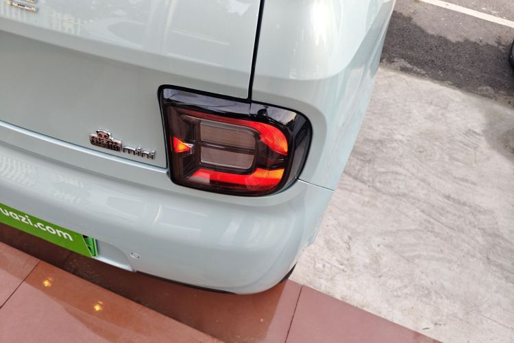 吉利银河 熊猫 2025款 210km 元气熊车身外观9