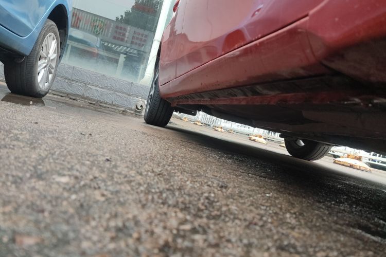 丰田 雷凌 2017款 改款 185T CVT领先版 国V局部细节9001