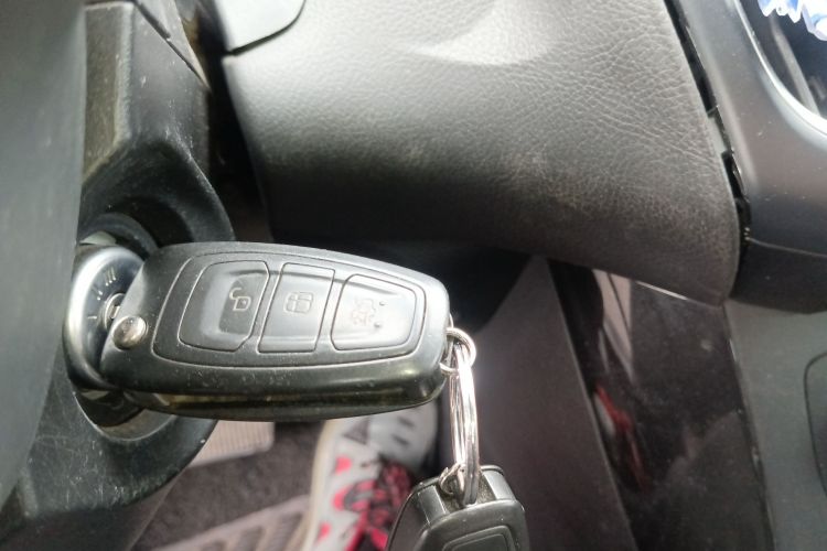 福特 福克斯 2015款 三厢 1.6L 自动风尚型中控内饰7001