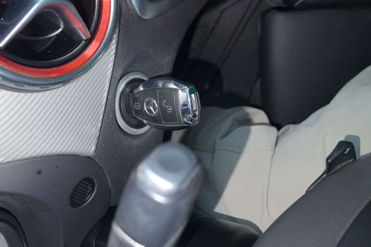 奔驰GLA 2016款 GLA 220 4MATIC 时尚型中控内饰7001