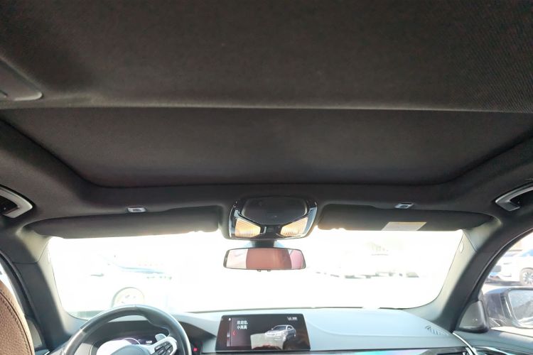 宝马5系 2019款 改款 530Li 领先型 M运动套装中控内饰22